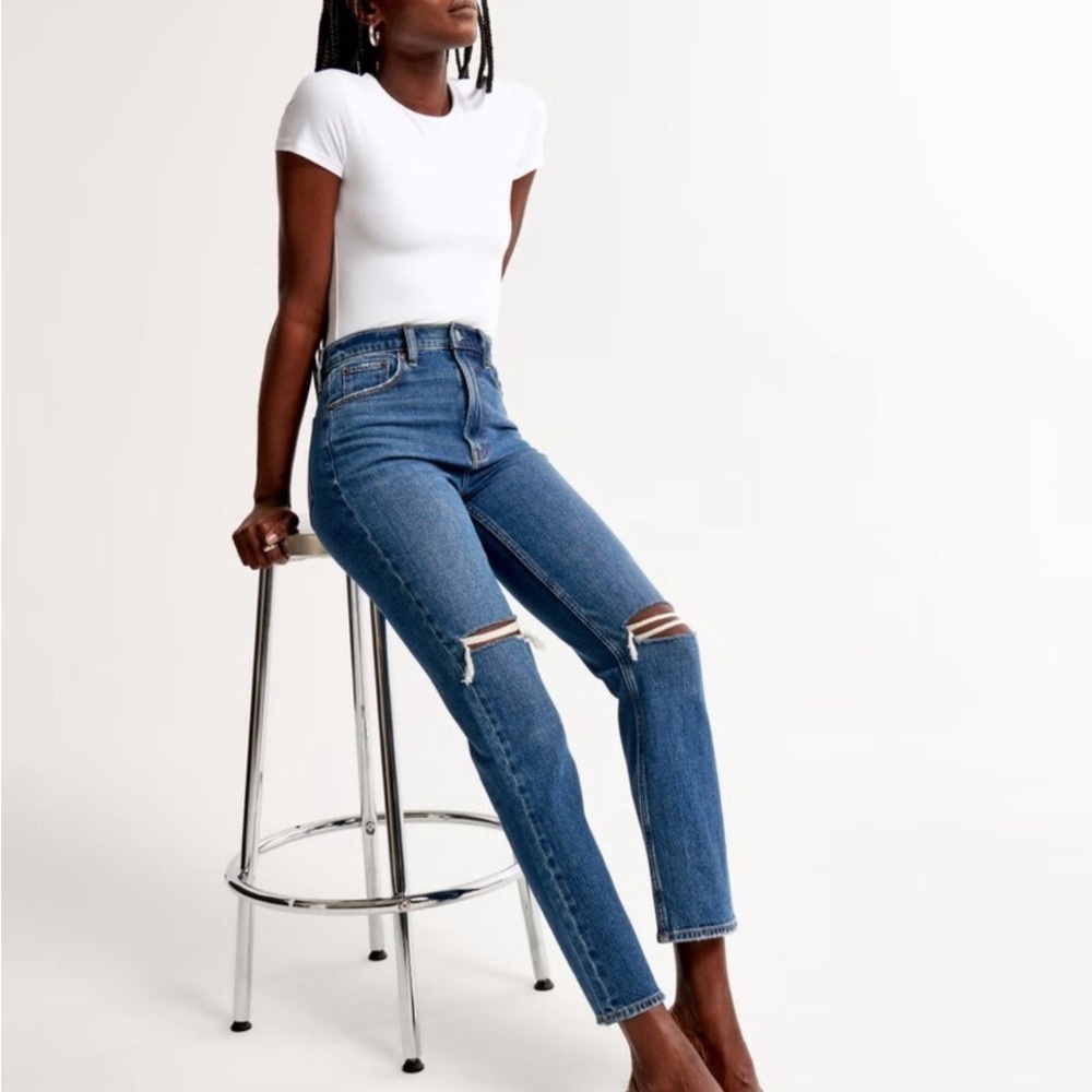 NWT Abercrombie and Fitch Ultra High Rise Ankle Straight Jean 26 Long